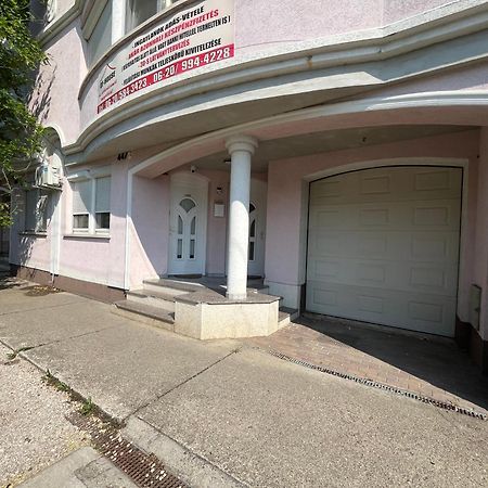 Jobarat Szallashely Szeged Buitenkant foto